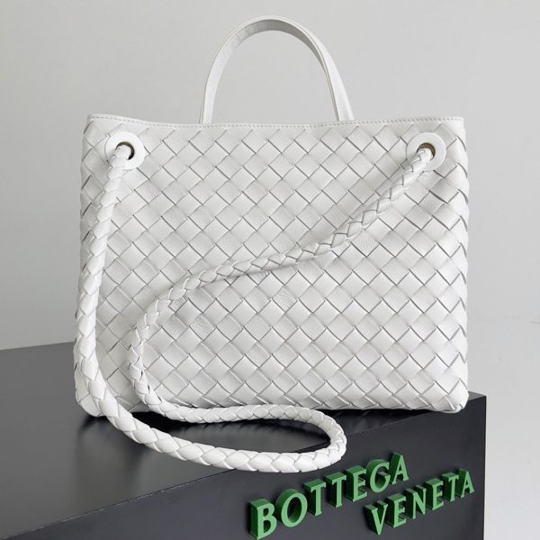 Contrefaçon sac Bottega Veneta Andiamo moyen en Blanc – Image 3