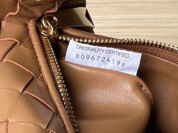 Contrefaçon Mini Sac Bottega Veneta BV Jodie en Caramel – Image 4