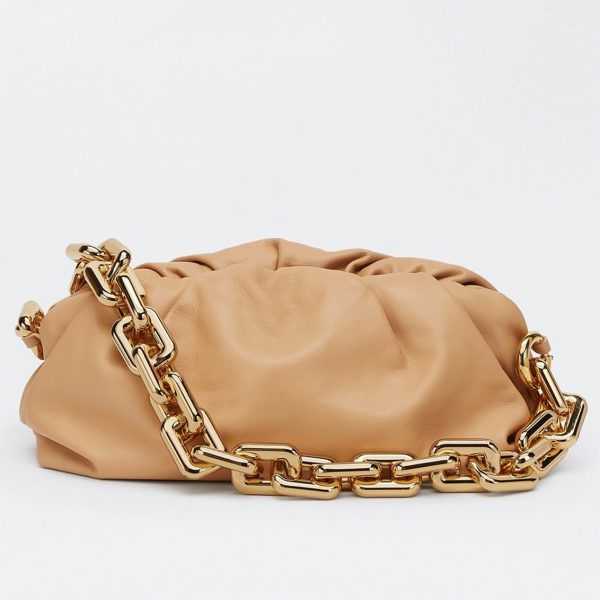 Réplique sac Bottega Veneta The Chain Pouch en Amande