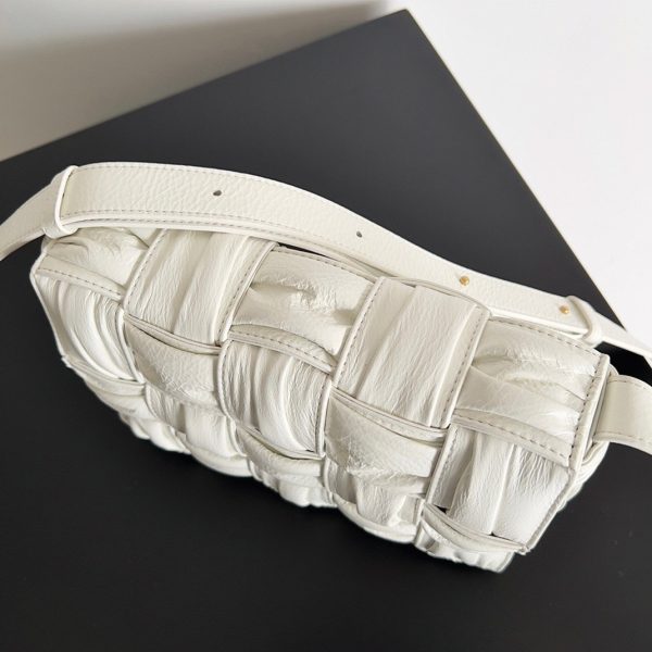 Fausse Bottega Veneta Cassette en cuir de veau intreccio White Foulard – Image 6