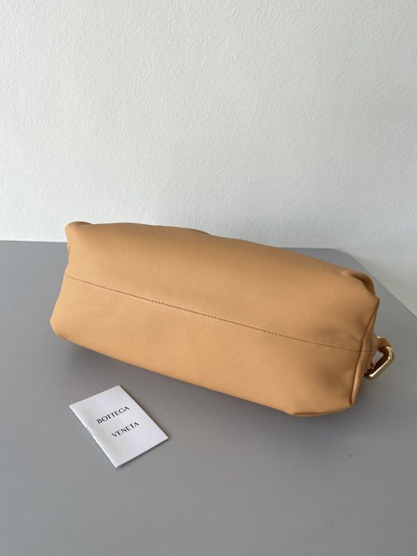 Réplique sac Bottega Veneta The Chain Pouch en Amande – Image 6