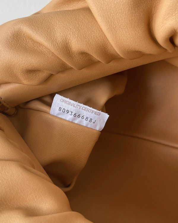 Réplique sac Bottega Veneta The Chain Pouch en Amande – Image 4