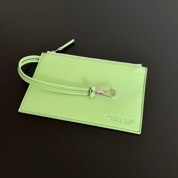 Contrefaçon du sac Bottega Veneta Cabat Mini en Pistachio – Image 3