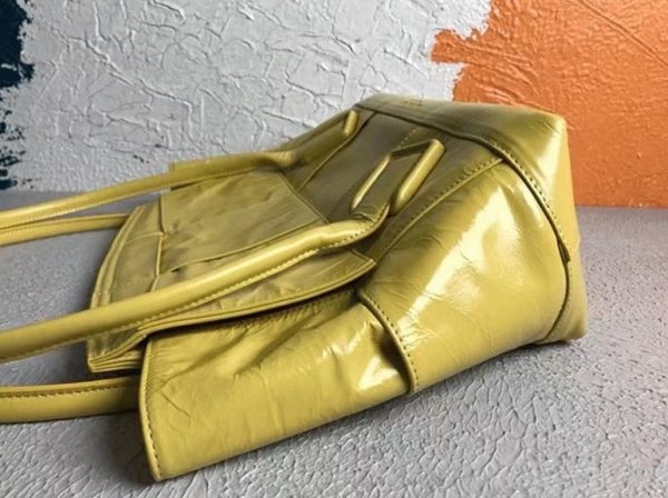 Réplique du sac Bottega Veneta Arco Medium en cuir intrecciato jaune – Image 2