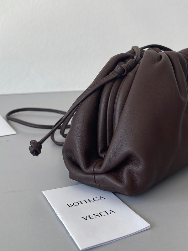Contrefaçon sac Bottega Veneta Mini Pouch avec bandoulière en Fondant – Image 3