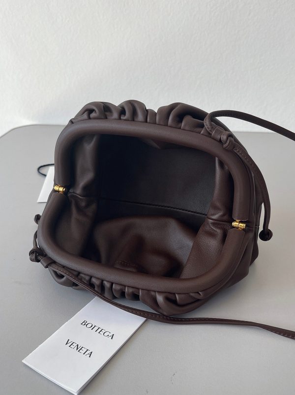 Imitation sac Bottega Veneta Mini Pouch avec bandoulière en Raisin – Image 9