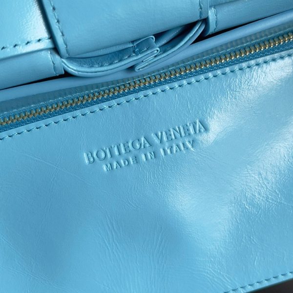 Bottega Veneta Cassette en cuir de veau intreccio Pool Foulard – Image 9