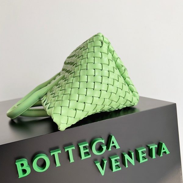 Contrefaçon du sac Bottega Veneta Cabat Mini en Pistachio – Image 2