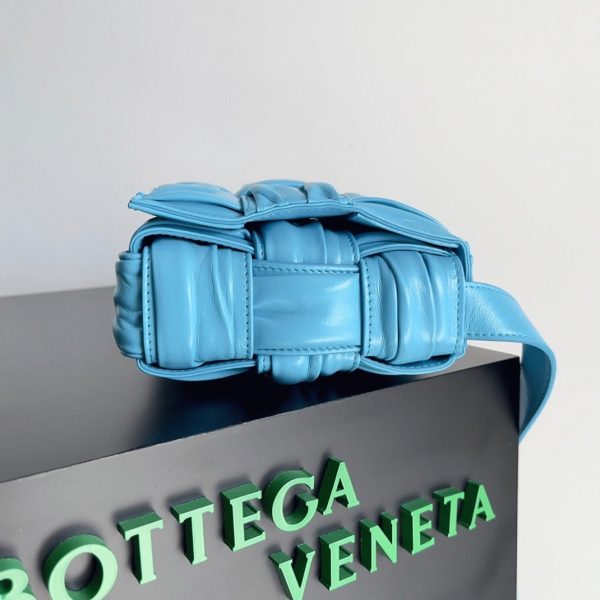 Bottega Veneta Cassette en cuir de veau intreccio Pool Foulard – Image 8