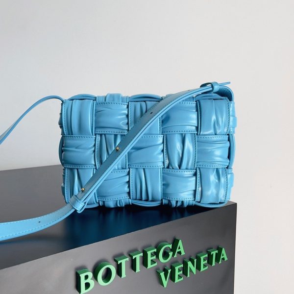 Bottega Veneta Cassette en cuir de veau intreccio Pool Foulard – Image 6