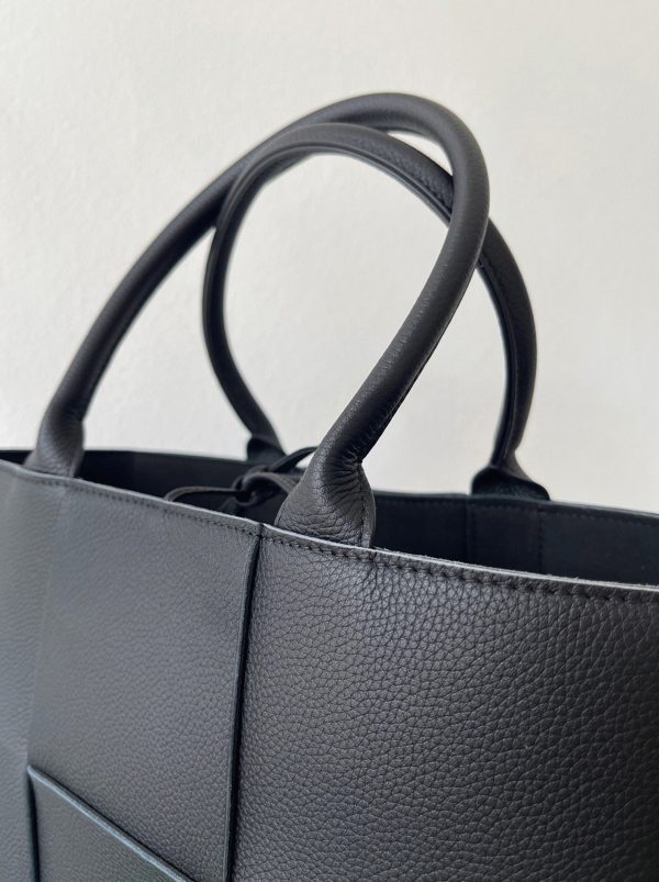 Fausse Bottega Veneta Arco Small Tote en Noir – Image 3