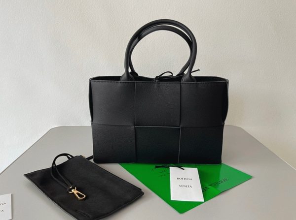 Fausse Bottega Veneta Arco Small Tote en Noir – Image 4