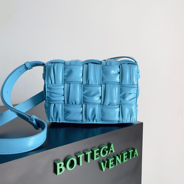 Bottega Veneta Cassette en cuir de veau intreccio Pool Foulard – Image 4