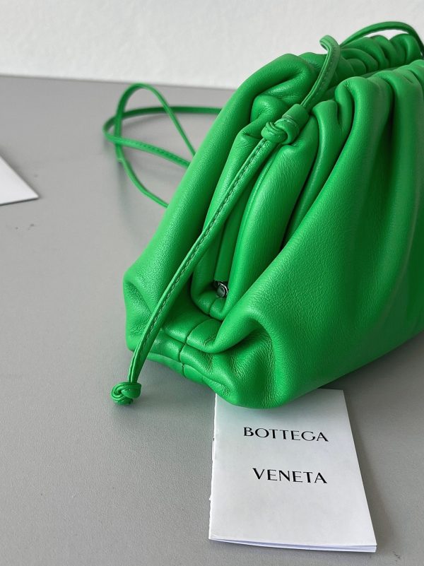 Réplique sac Bottega Veneta Mini Pouch avec bandoulière en Parakeet – Image 9