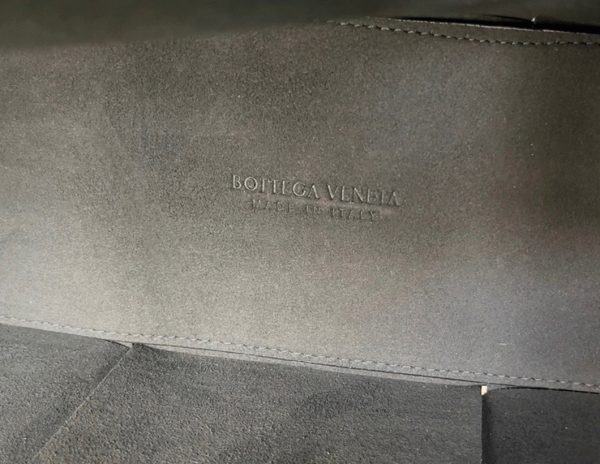 Fausse Bottega Veneta Arco Small Tote en Noir – Image 7