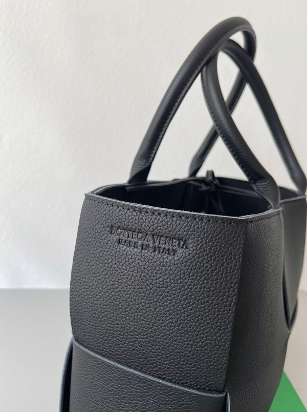 Fausse Bottega Veneta Arco Small Tote en Noir – Image 8