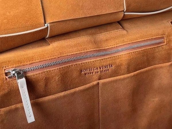 Fausse Bottega Veneta Arco Medium en cuir de veau intrecciato blanc – Image 9
