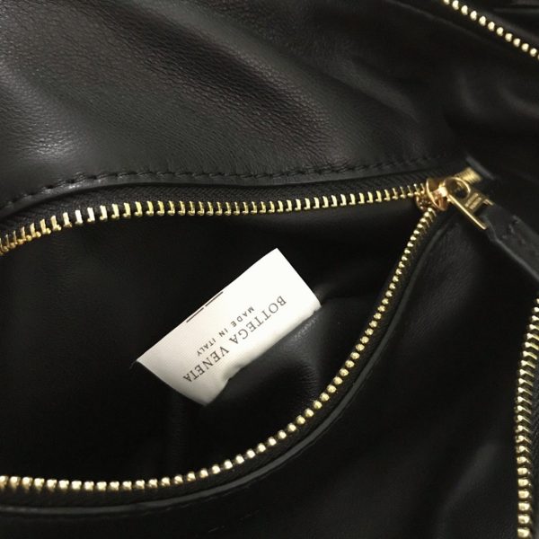 Contrefaçon Petit Sac Bottega Veneta BV Jodie en Noir – Image 6