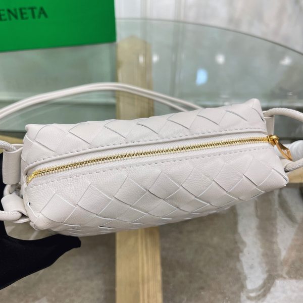 Faux Mini Sac Bottega Veneta Loop en Blanc – Image 9