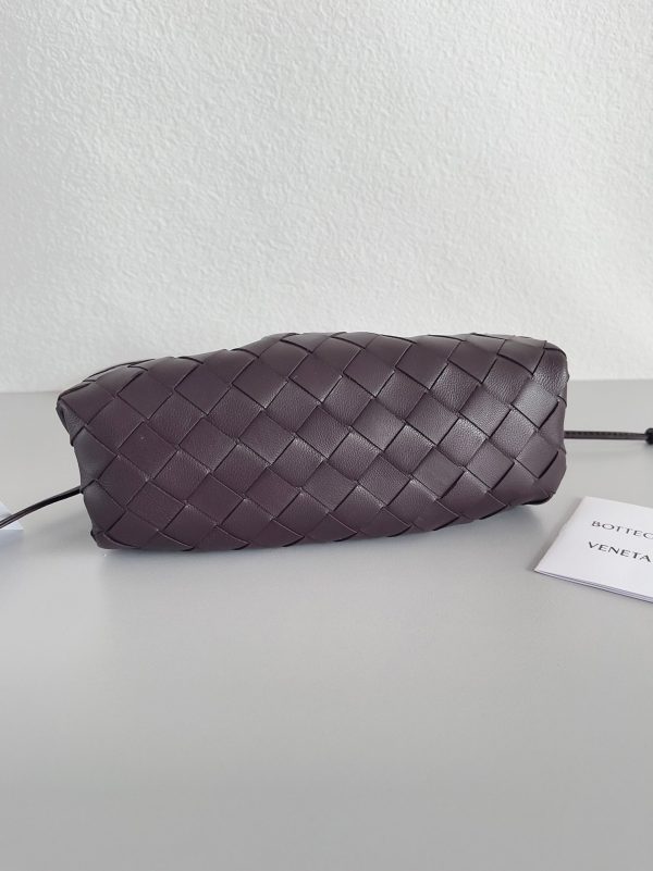 Contrefaçon Mini Pochette Bottega Veneta avec Sangle en Raisin – Image 8