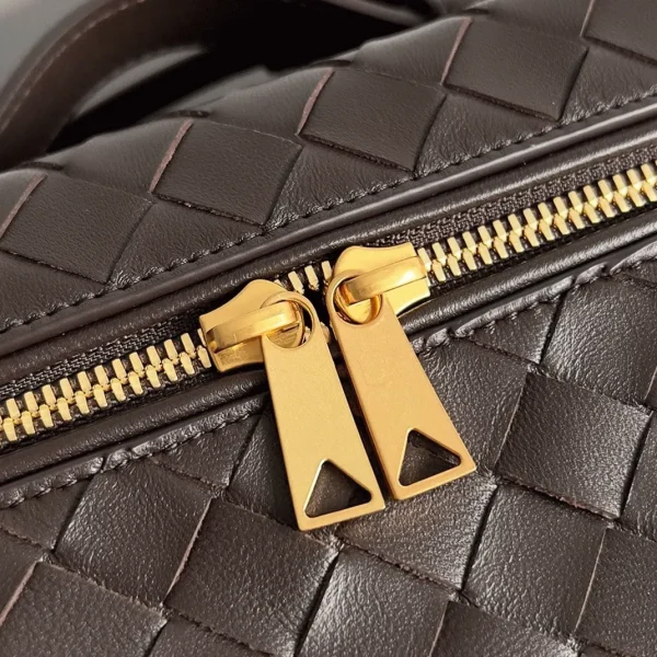 Contrefaçon vanity case Bottega Veneta Bang Bang en Fondant – Image 10