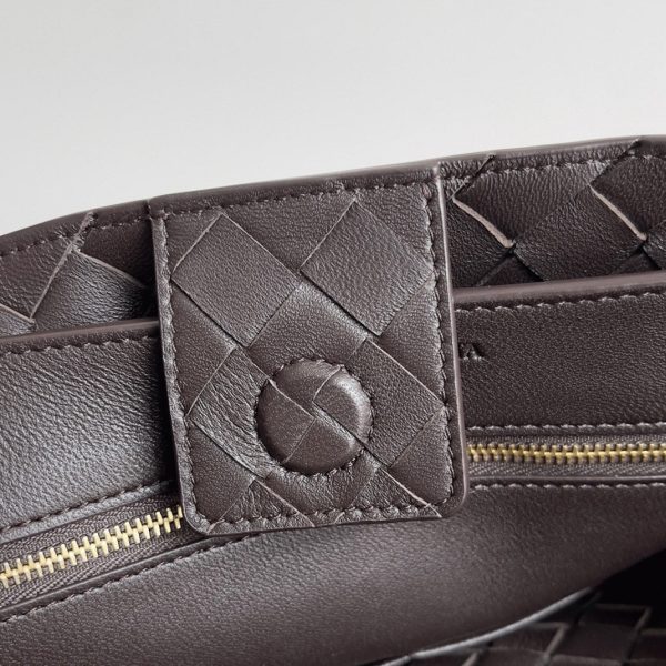 Faux sac Bottega Veneta Andiamo moyen en Fondant – Image 7