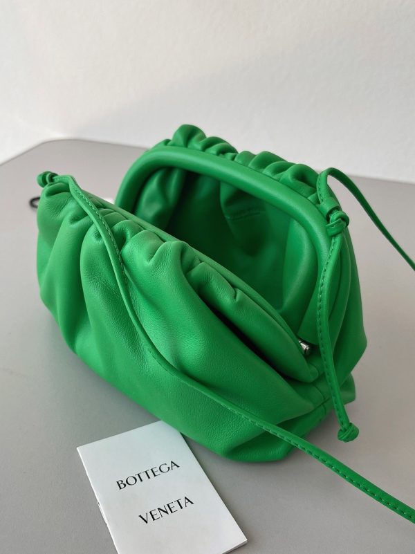 Réplique sac Bottega Veneta Mini Pouch avec bandoulière en Parakeet – Image 5