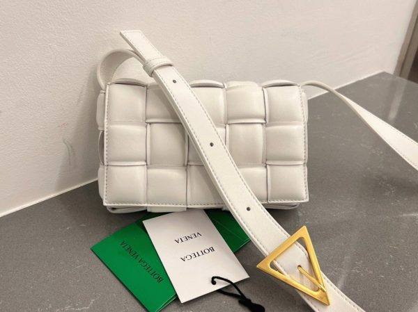Réplique Petit Sac Bottega Veneta Padded Cassette en Blanc