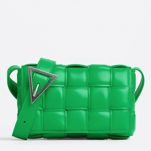 Faux Petit Sac Bottega Veneta Padded Cassette en Perruche