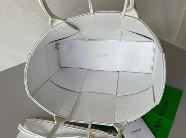 Contrefaçon Bottega Veneta Arco Small Tote en Blanc – Image 9