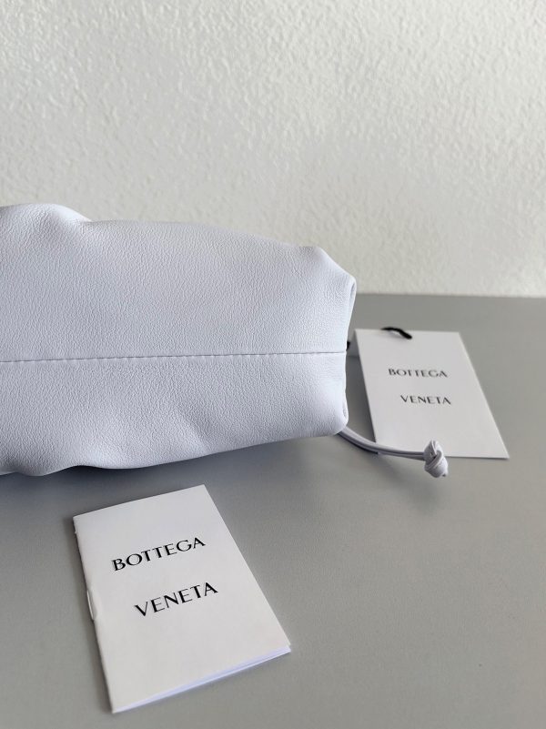 Contrefaçon sac Bottega Veneta Mini Pouch avec bandoulière en Mirth Washed – Image 8