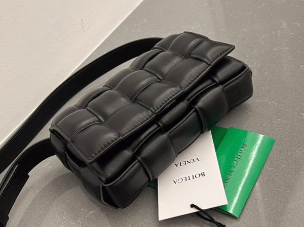 Contrefaçon Petit Sac Bottega Veneta Padded Cassette en Noir – Image 8