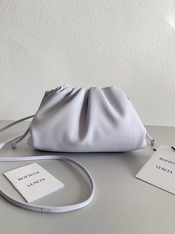 Contrefaçon sac Bottega Veneta Mini Pouch avec bandoulière en Mirth Washed – Image 7