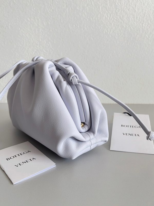 Contrefaçon sac Bottega Veneta Mini Pouch avec bandoulière en Mirth Washed – Image 6