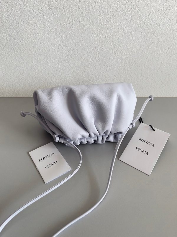 Contrefaçon sac Bottega Veneta Mini Pouch avec bandoulière en Mirth Washed – Image 4