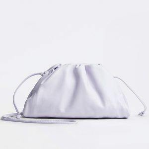 Contrefaçon sac Bottega Veneta Mini Pouch avec bandoulière en Mirth Washed
