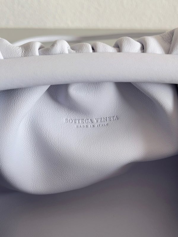 Contrefaçon sac Bottega Veneta Mini Pouch avec bandoulière en Mirth Washed – Image 2