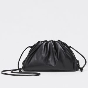 Contrefaçon sac Bottega Veneta Mini Pouch avec bandoulière en Noir