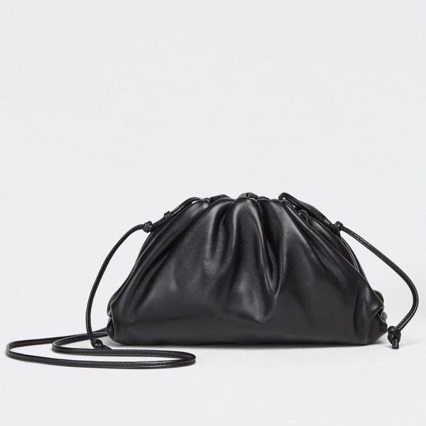 Contrefaçon sac Bottega Veneta Mini Pouch avec bandoulière en Noir