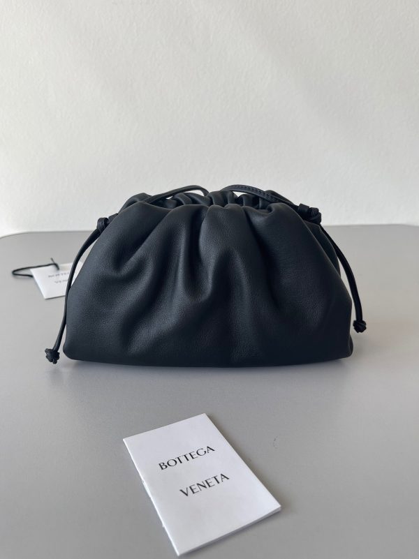 Contrefaçon sac Bottega Veneta Mini Pouch avec bandoulière en Noir – Image 5