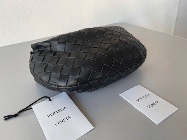 Contrefaçon Mini Sac Bottega Veneta BV Jodie en Noir – Image 9