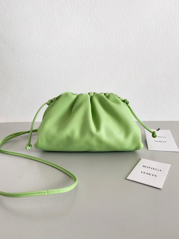 Réplique sac Bottega Veneta Mini Pouch avec bandoulière en Pistache – Image 7