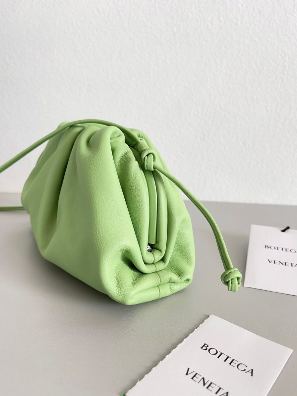 Réplique sac Bottega Veneta Mini Pouch avec bandoulière en Pistache – Image 10