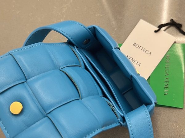 Réplique Sac Bottega Veneta Candy Padded Cassette en Piscine – Image 10