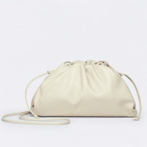 Contrefaçon sac Bottega Veneta Mini Pouch avec bandoulière en Ivoire