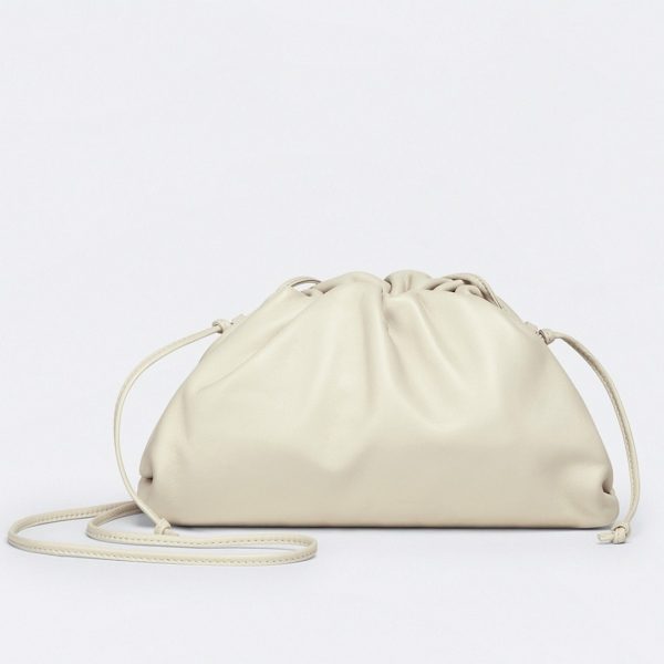Contrefaçon sac Bottega Veneta Mini Pouch avec bandoulière en Ivoire