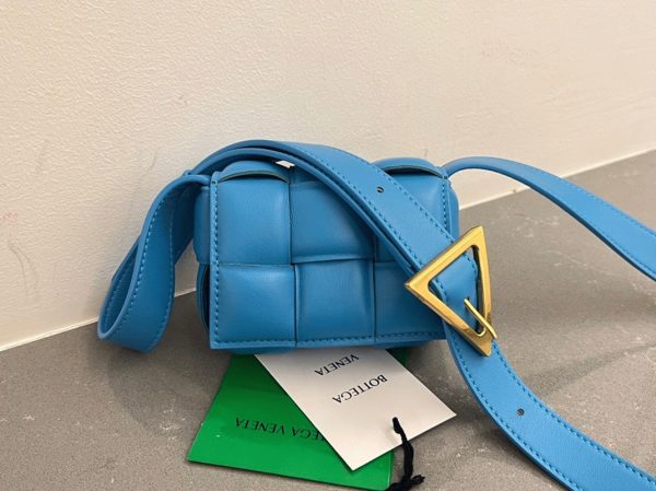 Réplique Sac Bottega Veneta Candy Padded Cassette en Piscine – Image 9