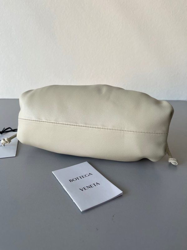 Contrefaçon sac Bottega Veneta Mini Pouch avec bandoulière en Ivoire – Image 7