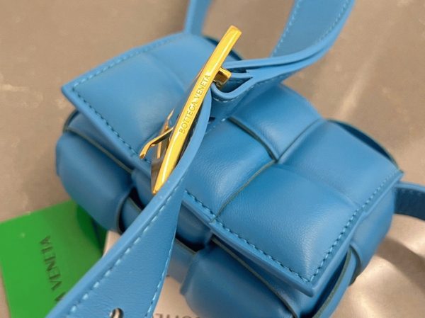 Réplique Sac Bottega Veneta Candy Padded Cassette en Piscine – Image 4