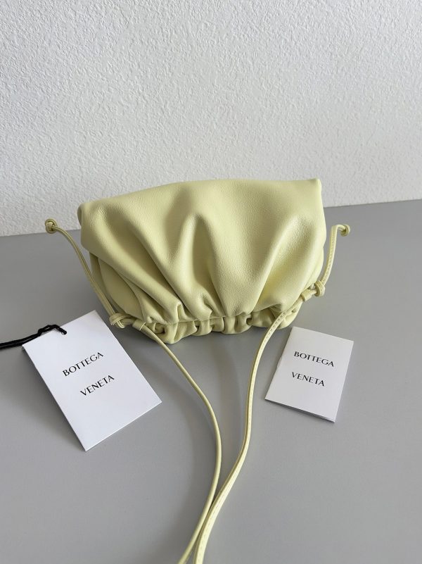 Réplique sac Bottega Veneta Mini Pouch avec bandoulière en Zest Washed – Image 7